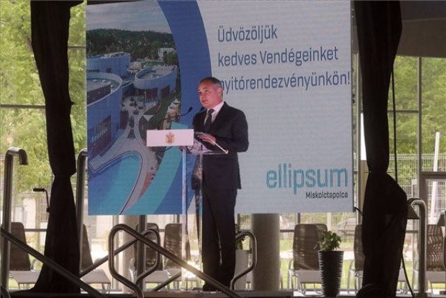 Élmény- és strandfürdő nyílt Miskolctapolcán