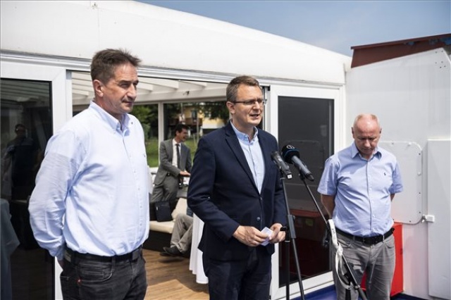 Hajós felvonulás a Dunakanyarban