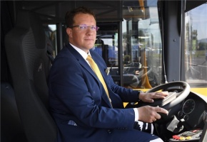 Új csuklós buszok állnak forgalomba Pest és Komárom-Esztergom megyében