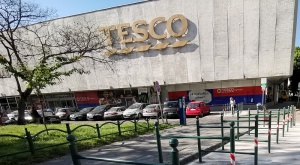 Tesco Dugonics tér