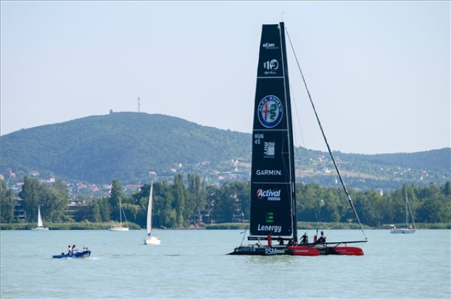 Kékszalag - Elrajtolt a mezőny Balatonfüredről