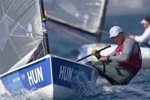 Tokió 2020 - A vitorlázó Berecz a második helyen jutott az éremfutamba