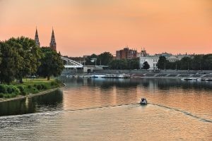 Időutazás a hídon túl – Királicától a villanegyedig