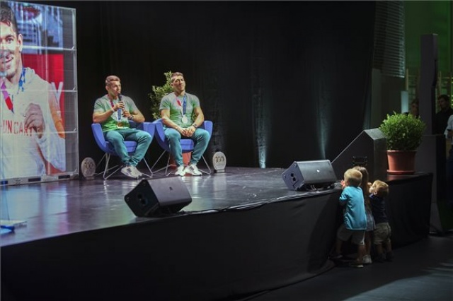 Tokió 2020 - A magyar birkózó hősöket köszöntötték a KIMBA-ban