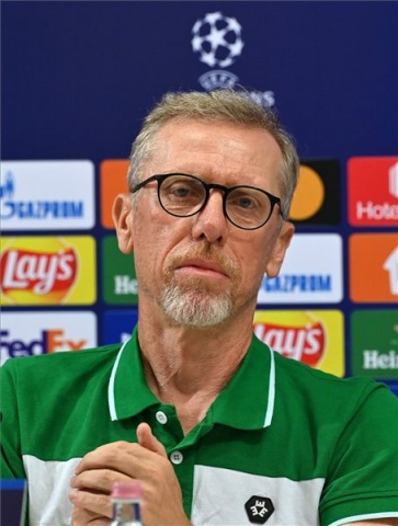 Labdarúgás - Peter Ströger, az FTC vezetőedzőjének sajtótájékoztatója