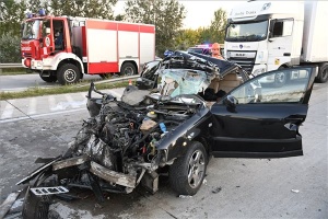 Kamionnal ütközött egy személyautó az M0-son