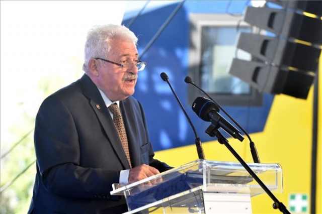 Vasútépítő munkagépek érkeztek a MÁV FKG jászkiséri székhelyére