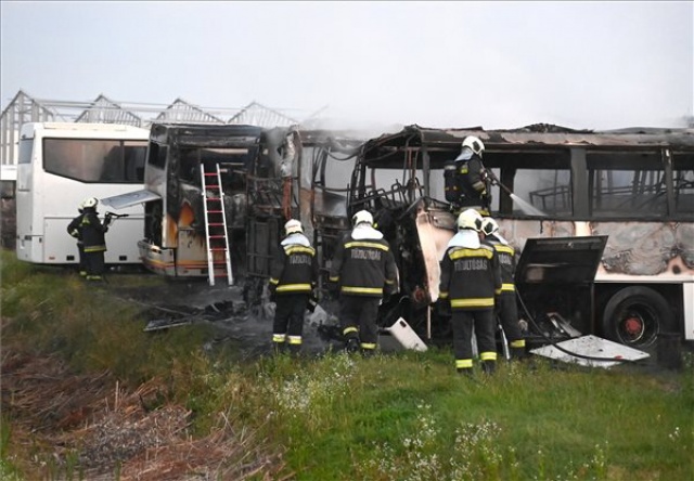 Buszok égtek egy dunavarsányi telephelyen