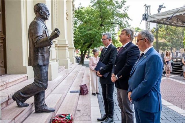 Szent-Györgyi Albertre emlékeztek a Szegedi Tudományegyetemen