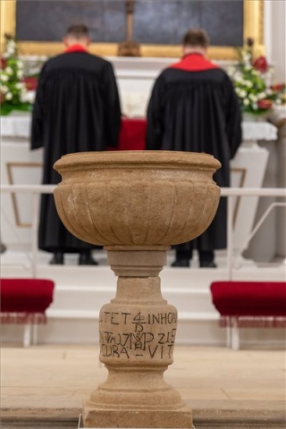 Kolozsváron felszentelték a felújított evangélikus templomot és püspöki székházat