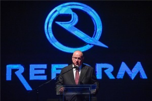 Bemutatták az Inter Traction Electrics Kft. új távolsági autóbuszát Debrecenben