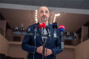 Illegális bevándorlás - Kovács Zoltán: a kormány elutasítja a migránsok betelepítését