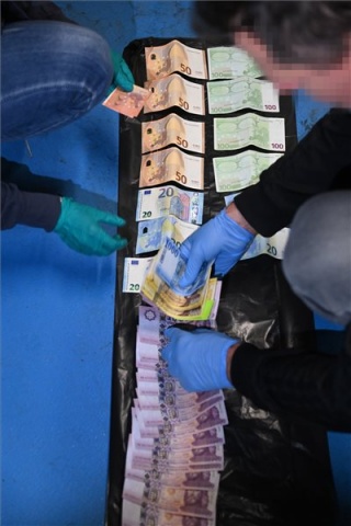 Elfogták egy Pest megyei droghálózat tagjait