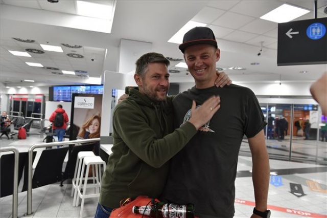 Hazaérkezett Varga Csaba hegymászó Nepálból 