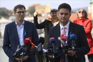 Kiszáll Karácsony a miniszterelnök-jelöltségi versenyből, Márki-Zayt támogatja