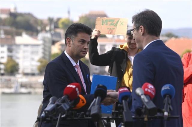Kiszáll Karácsony a miniszterelnök-jelöltségi versenyből, Márki-Zayt támogatja