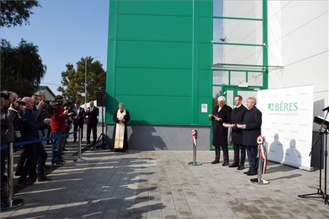 Új gyártórészleget avattak a Béres Gyógyszergyár Zrt. szolnoki telephelyén