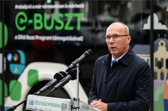 Elektromos buszt állítottak tesztüzembe Veszprémben