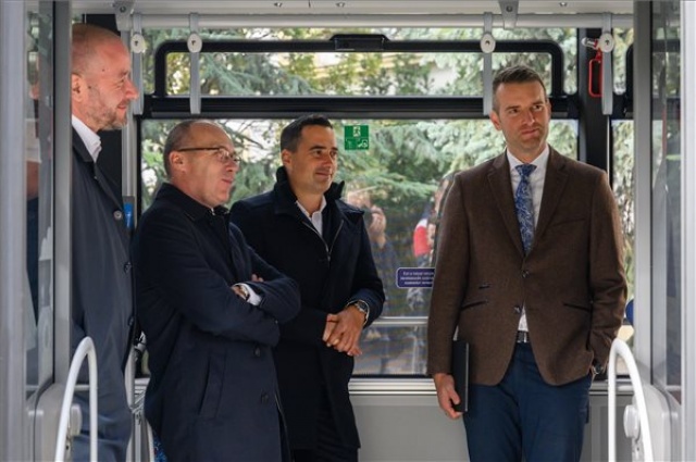 Elektromos buszt állítottak tesztüzembe Veszprémben