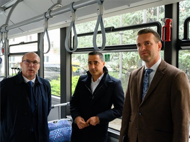 Elektromos buszt állítottak tesztüzembe Veszprémben
