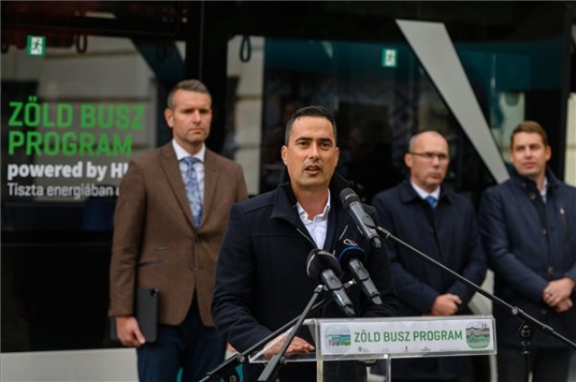 Elektromos buszt állítottak tesztüzembe Veszprémben