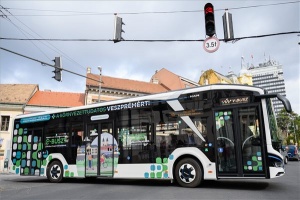Elektromos buszt állítottak tesztüzembe Veszprémben
