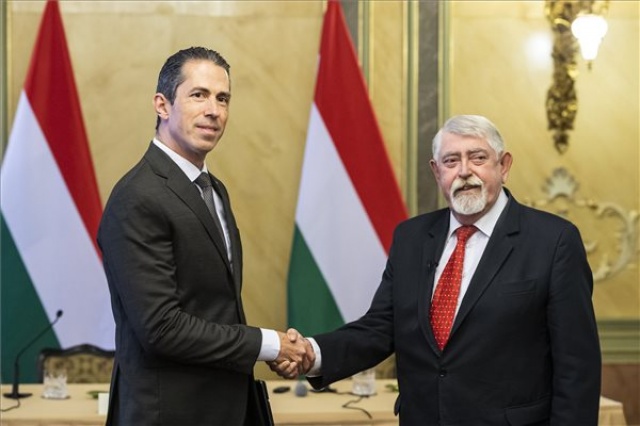 Együttműködik az Emmi és a posta a fogyatékossággal élők foglalkoztatásáért