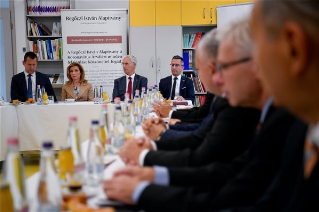 Koronavírus - A Covid-árvákat segítő Regőczi Alapítvány - Herczegh Anita Debrecenben 