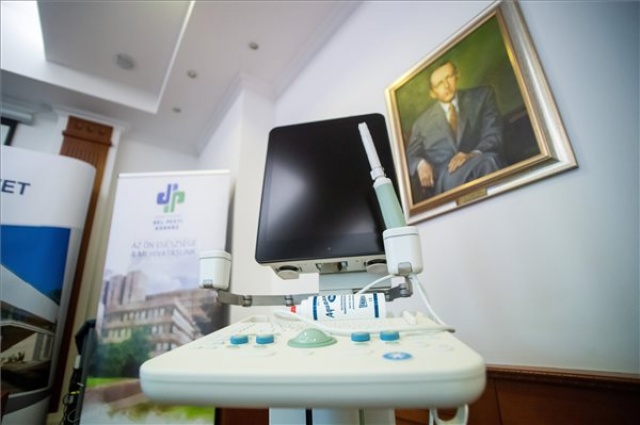Robotsebészeti eszközzel műthetnek az onkológiai klinikán és a dél-pesti kórházban