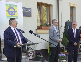 Átadták a felújított kapuvári vasútállomást