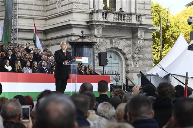 Október 23. - Megemlékezés az Erzsébet téren - Orbán Viktor miniszterelnök ünnepi beszéde