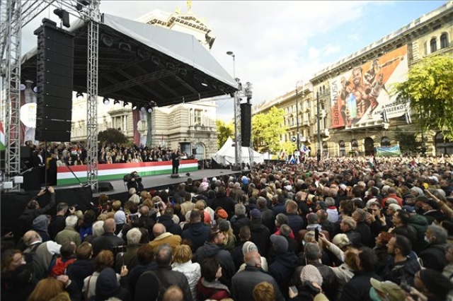 Október 23. - Megemlékezés az Erzsébet téren - Orbán Viktor miniszterelnök ünnepi beszéde