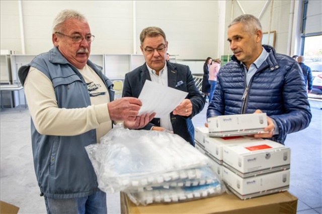 Koronavírus - Átvették az antigéngyorsteszteket a Békés megyei járások munkatársai