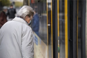 Koronavírus - Kötelező a maszkhasználat a tömegközlekedési eszközökön
