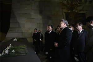Dunai hajóbaleset - Fejet hajtott az áldozatok előtt a dél-koreai köztársasági elnök