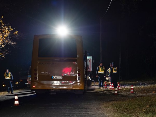 Autóbusz gázolt el kerékpárost Pusztamérges közelében