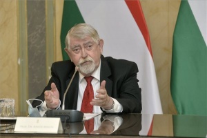 Az Ifjú Tudósok című televíziós vetélkedő zsűritagjaival találkozott Kásler Miklós