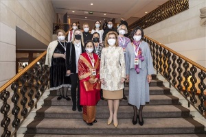 A Budapesti Diplomata Házastársak jótékonysági karácsonyi vására - Herczegh Anita 