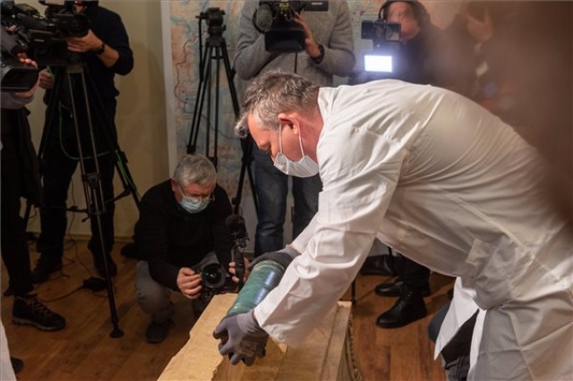Felnyitották a marosvásárhelyi református kollégium időkapszuláját