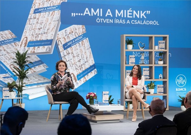 Ami a miénk - A család fontosságáról szóló kötetet mutattak be a Várkert Bazárban