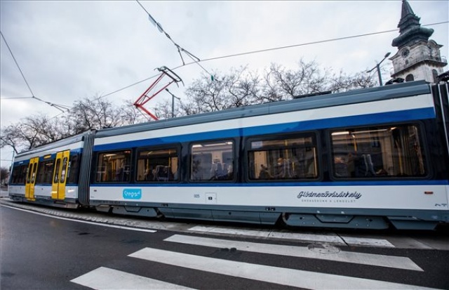 Elindult az utasokat szállító tram-train Hódmezővásárhely és Szeged között