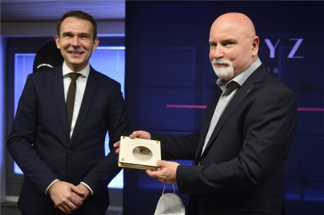 Bemutatták Bay Zoltán innovatív hangsugárzóját a BMC-ben