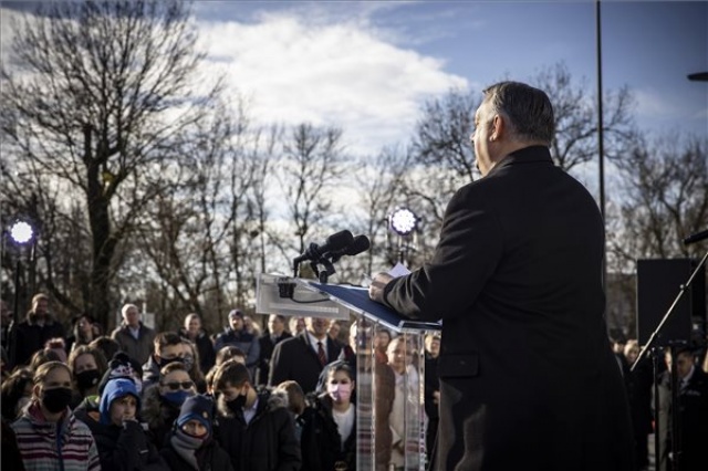 Felavatták a Gödöllő Városi és Térségi uszodát