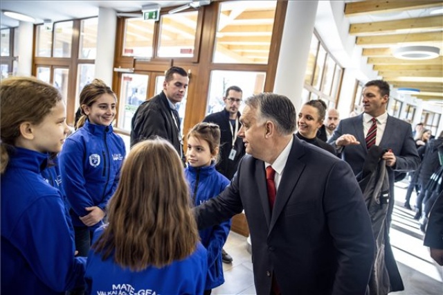 Felavatták a Gödöllő Városi és Térségi uszodát