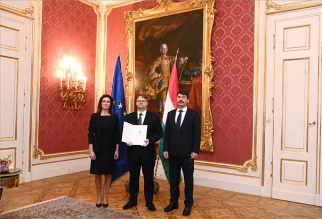 Répássy Róbertet az Igazságügyi Minisztérium államtitkárává nevezte ki Áder János