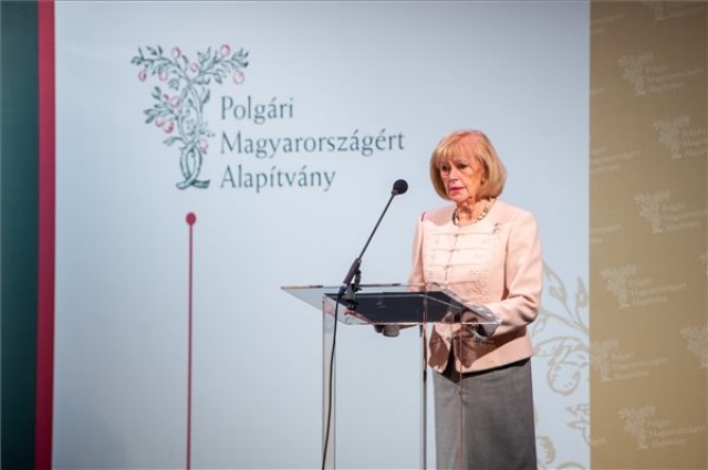 Schmittné Makray Katalin kapta a Polgári Magyarországért Díjat