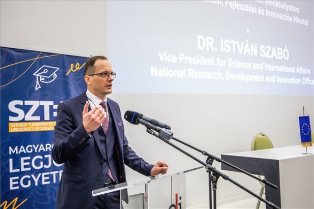 Átadták az SZTE inkubátorházát