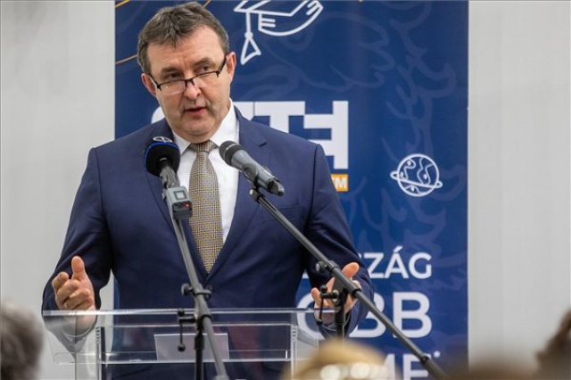 Átadták az SZTE inkubátorházát