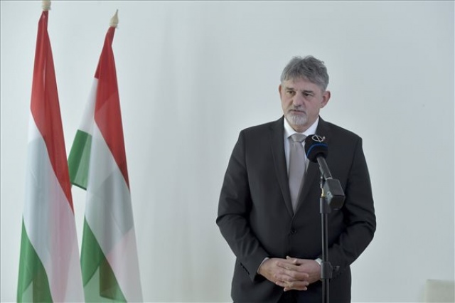 Koronavírus - György István: annak lesz érvényes az oltási igazolványa, aki időben felveszi a harmadik oltást