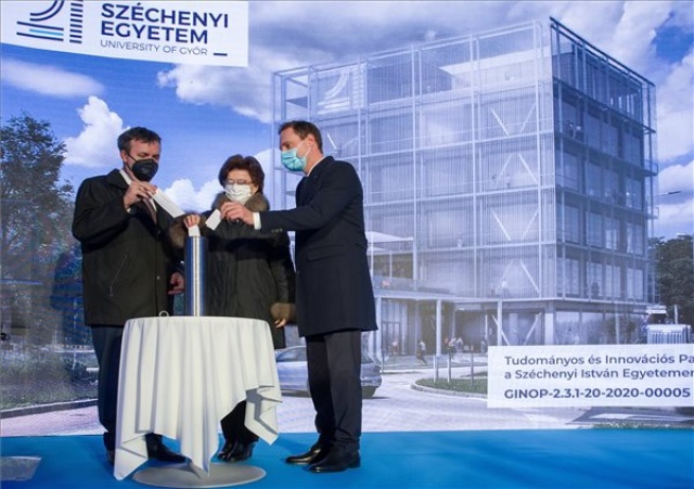 Tudományos és innovációs parkot hoz létre a Széchenyi István Egyetem az egykori győri kekszgyár épületében
